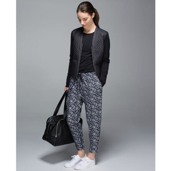 Lululemon Jet Crop Shimmy Shimmer Black White Pants Size 4 - Picture 1 of 12